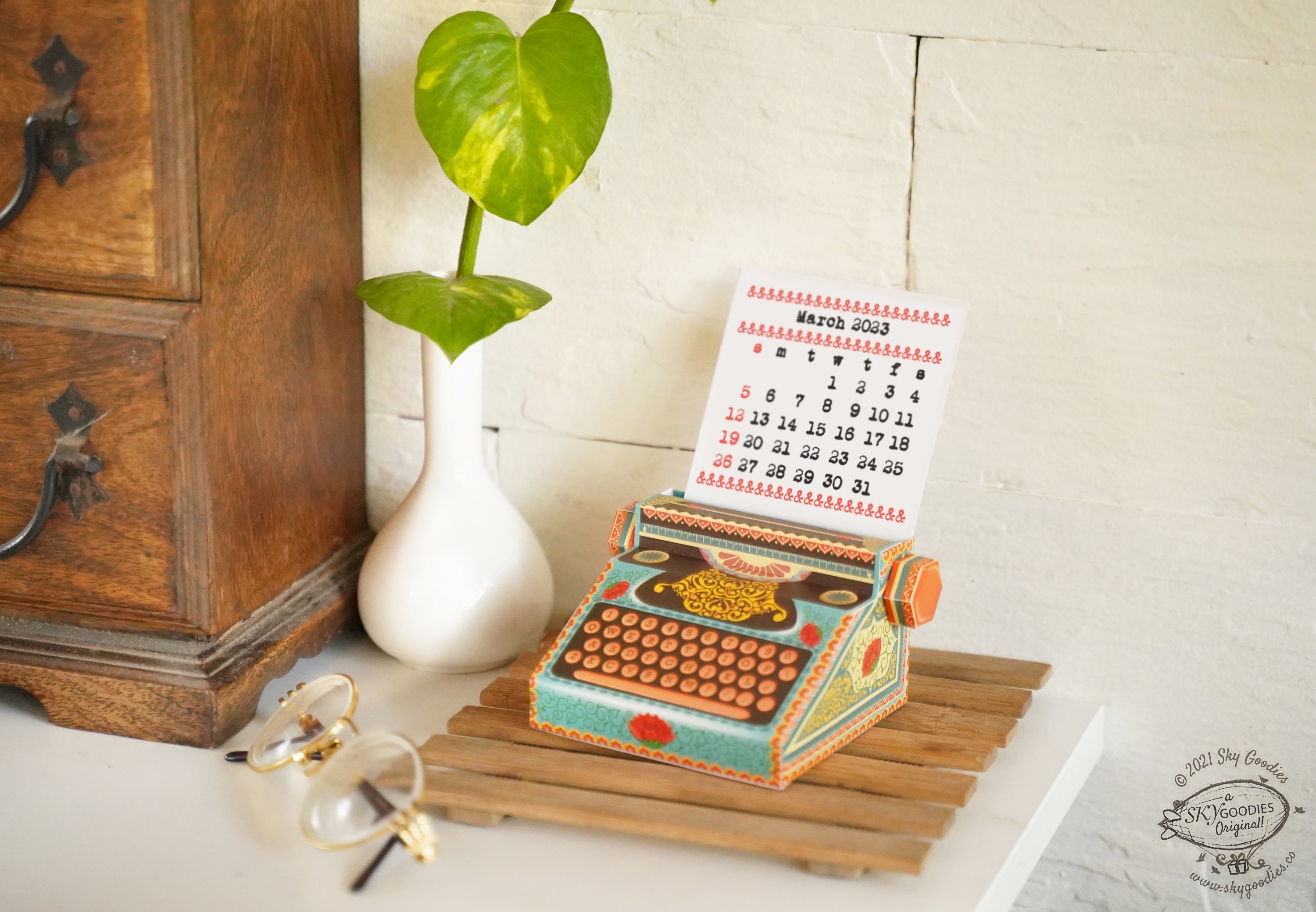 Colourful Typewriter Desk Calendar 2025 & 2026 DIY Paper Craft Kit