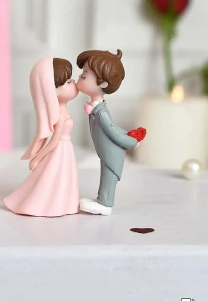Satyam Kraft Resin 1 Set Romantic Couple Miniature Bride Kissing Groom Showpiece