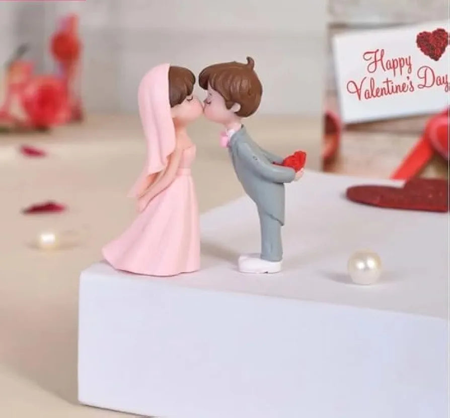 Satyam Kraft Resin 1 Set Romantic Couple Miniature Bride Kissing Groom Showpiece