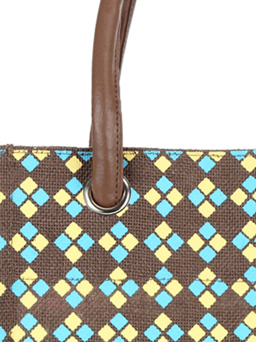 Jute Cottage Diamond Print Big Eyelet Lunch With Bottom Board