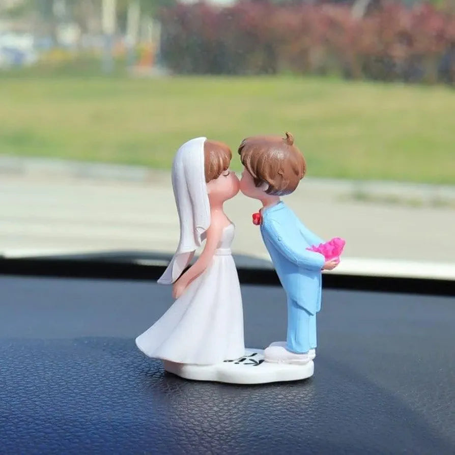 Satyam Kraft Resin 1 Set Romantic Couple Miniature Bride Kissing Groom Showpiece
