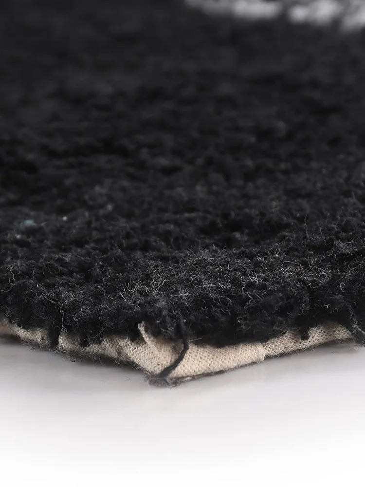 Sashaa World Striped Colour Black white Bath Mat Tufted Weave Ultra-soft & Absorbent