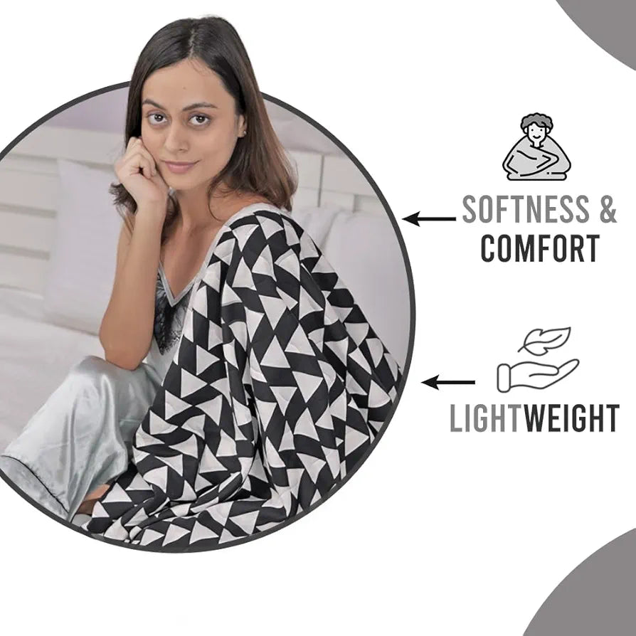 Divine Casa Super Soft Geometric 120 GSM Microfiber Winter Double Bed Comforter/Duvet King Size Bed AC Blanket/Quilt Colour Bright White and Black