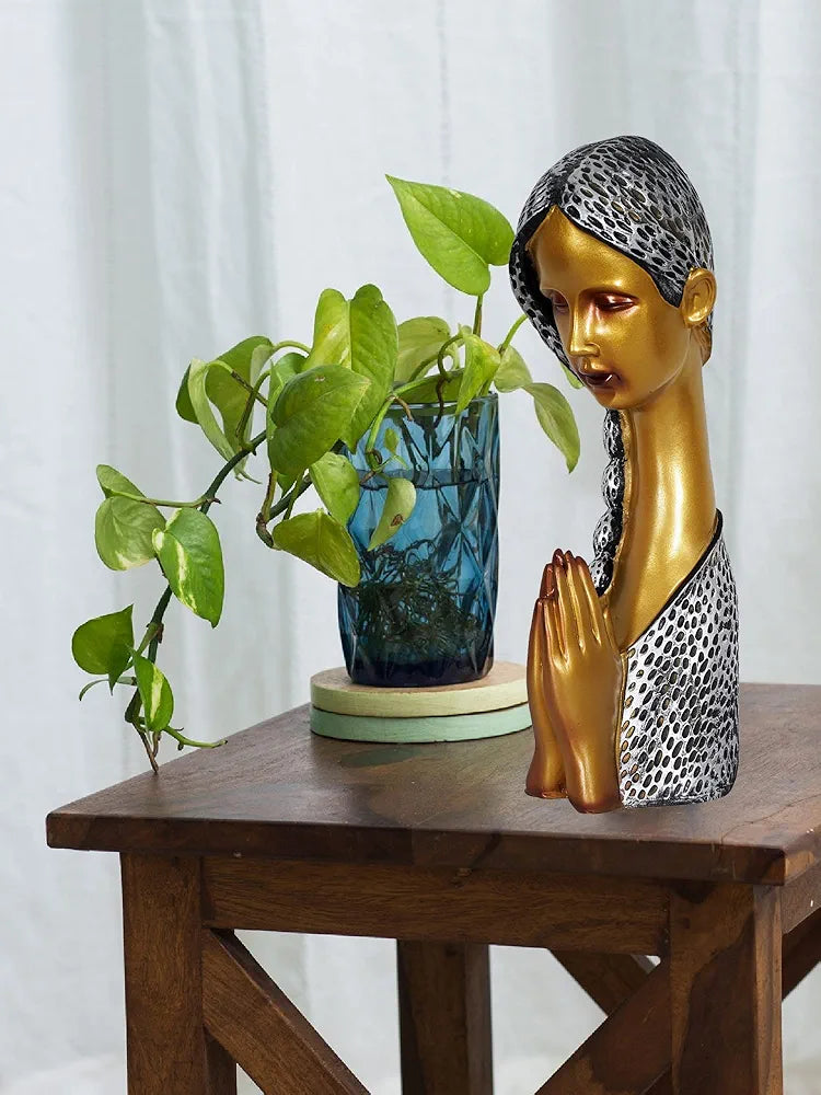Zart Polyresin Welcome Lady Showpiece for Home and Office Decor