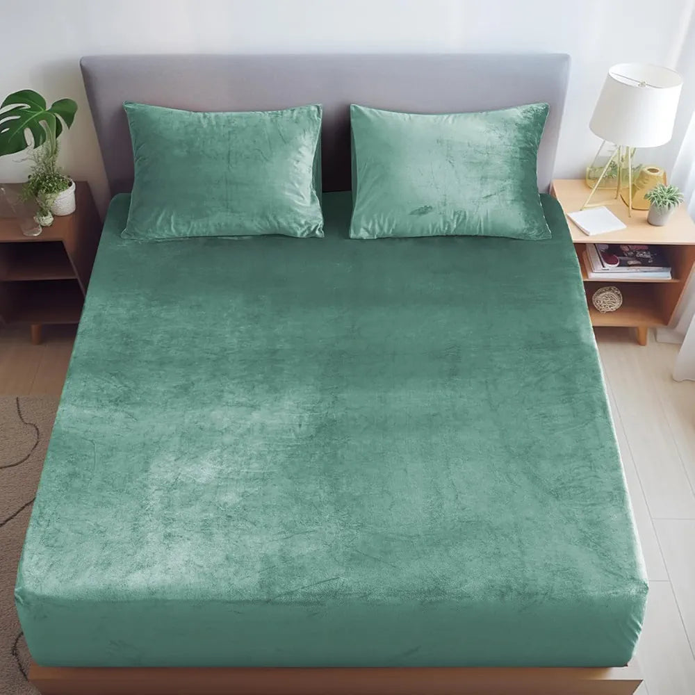 Cloth Fusion 200 TC Warm Winter Elastic Fitted Bedsheet for Double Bed King Size with 2 Pillow Covers Green