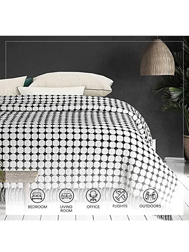 Sashaa World Striped Super Soft & Breathable Throw Blanket Colour White/Black