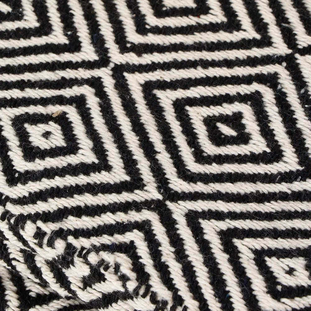 Sashaa World Cotton Throw Blanket Colour Black & White