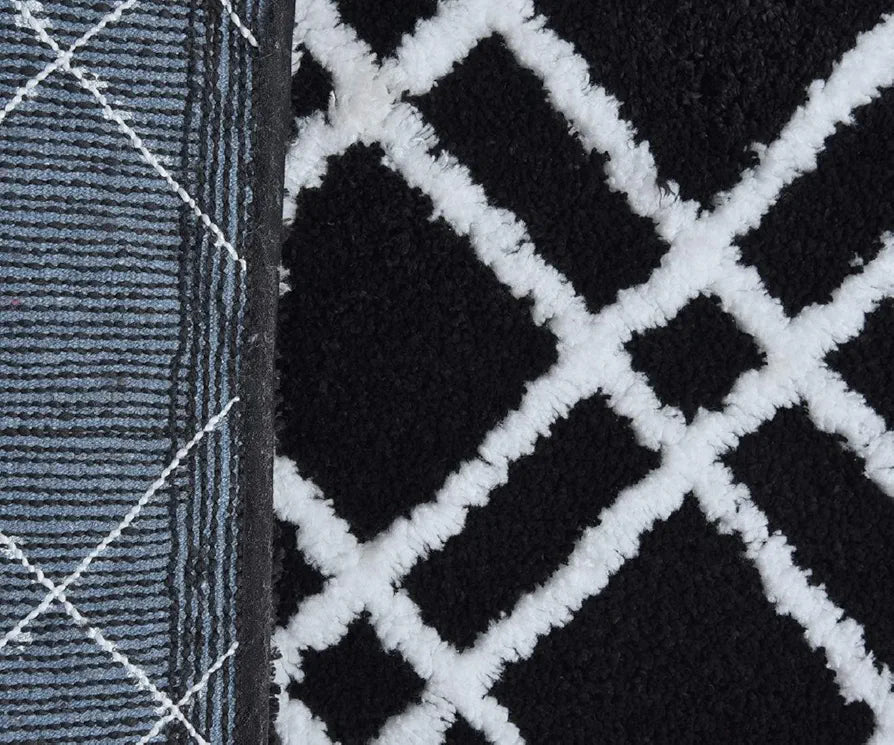 Aerohaven Glorious Super Soft Microfiber Abstract Designer Anti Slip Bathmat Black Colour