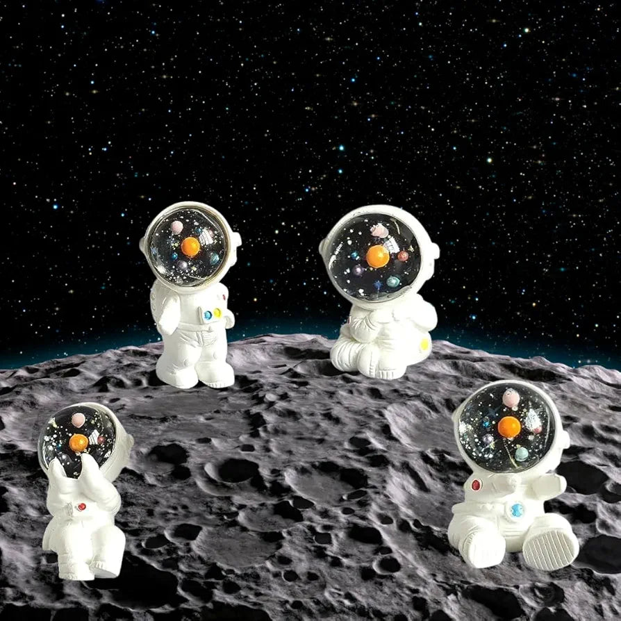 Satyam Kraft Resin 1 Set  Astronaut Figurines Outer Space-Themed Action Figures