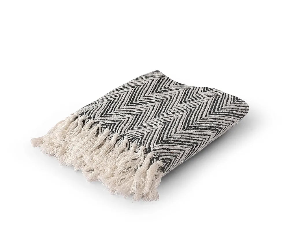 Sashaa World Zig Zag Patterned Black Ivory Woven Throw Colour Black/white