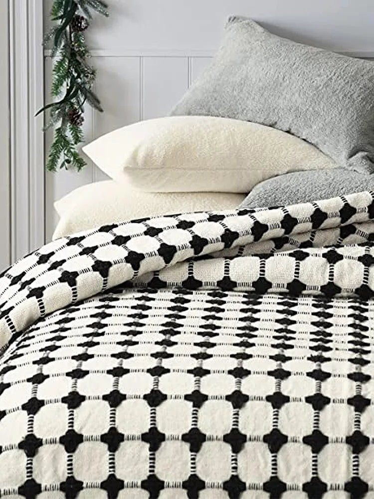 Sashaa World Striped Super Soft & Breathable Throw Blanket Colour White/Black
