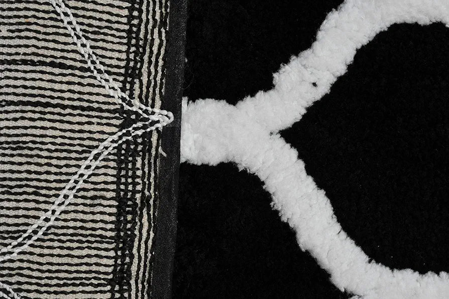 Aerohaven Glorious Super Soft Microfiber Designer Anti Slip Bathmat Black Colour