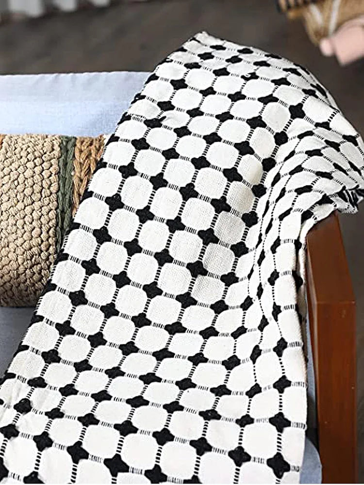 Sashaa World Striped Super Soft & Breathable Throw Blanket Colour White/Black