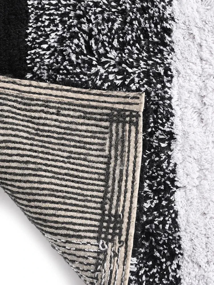 Sashaa World Striped Colour Black white Bath Mat Tufted Weave Ultra-soft & Absorbent