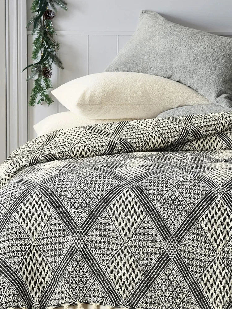 Sashaa World Unique Geometric Throw Bedcover Colour Black/ Grey