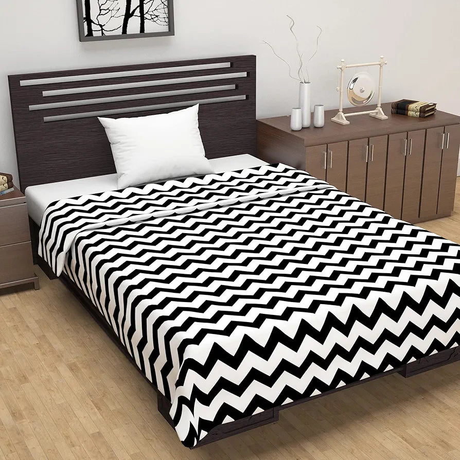 Divine Casa 120 GSM Microfiber Single Dohar Soft & Lightweight Throw Blanket All-Season Comfort Zig-Zag Pattern Raven Colour Black & White