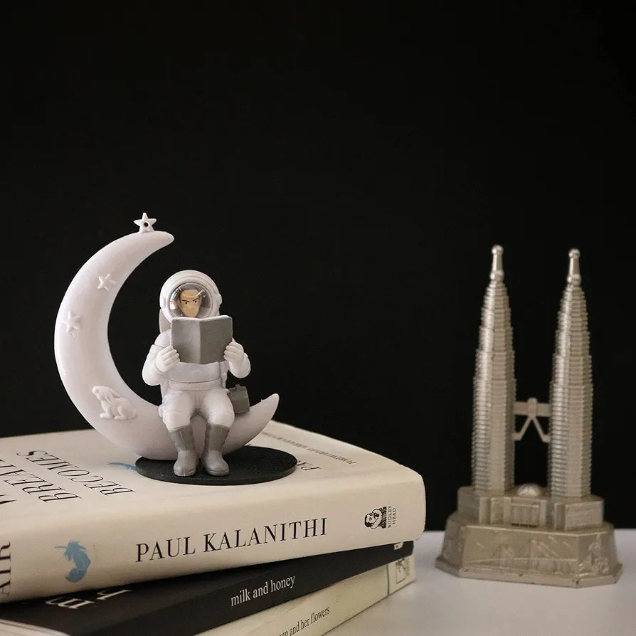 Street27 Astronaut Figurine Showpiece for Home Décor Idols