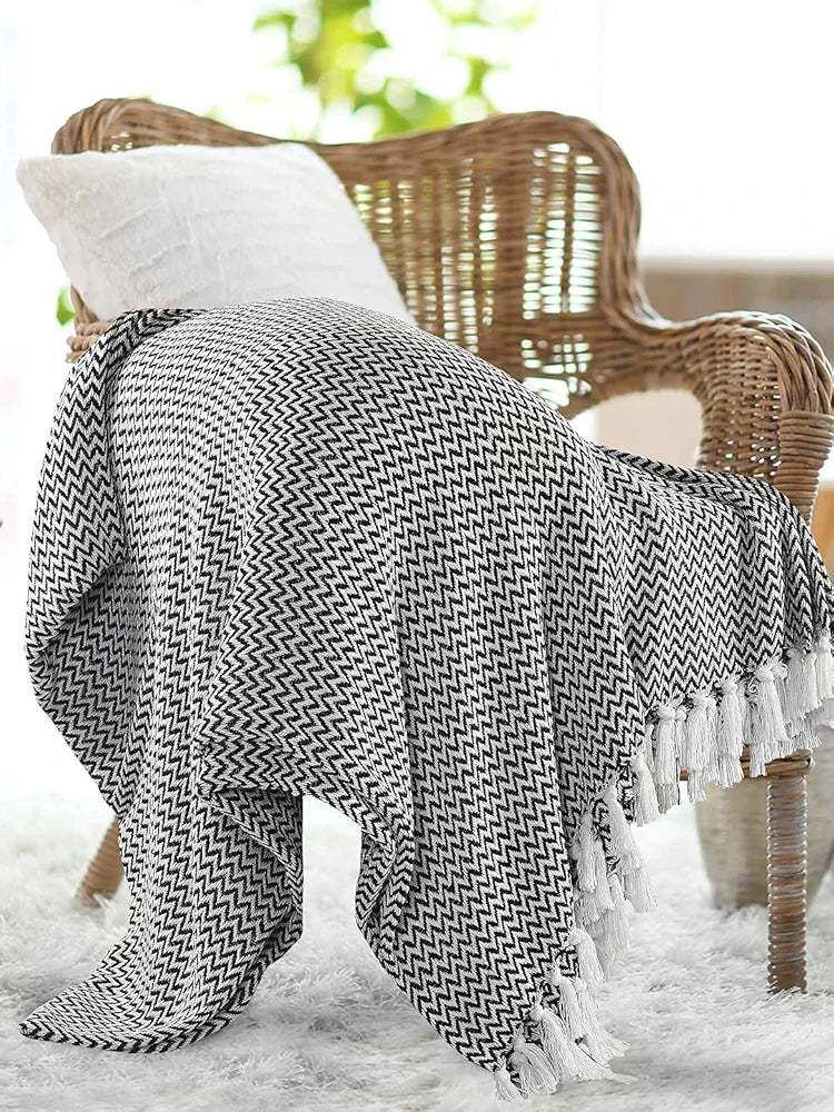 Sashaa World Chevron Throw Blanket Handwoven with Fringes Colour Black