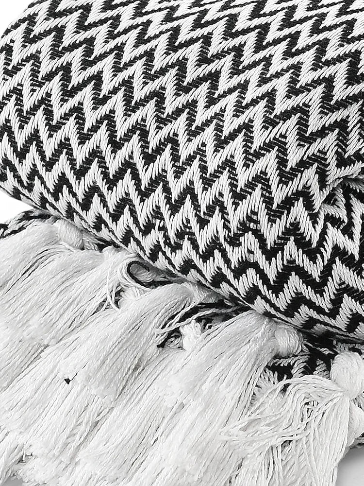 Sashaa World Chevron Throw Blanket Handwoven with Fringes Colour Black
