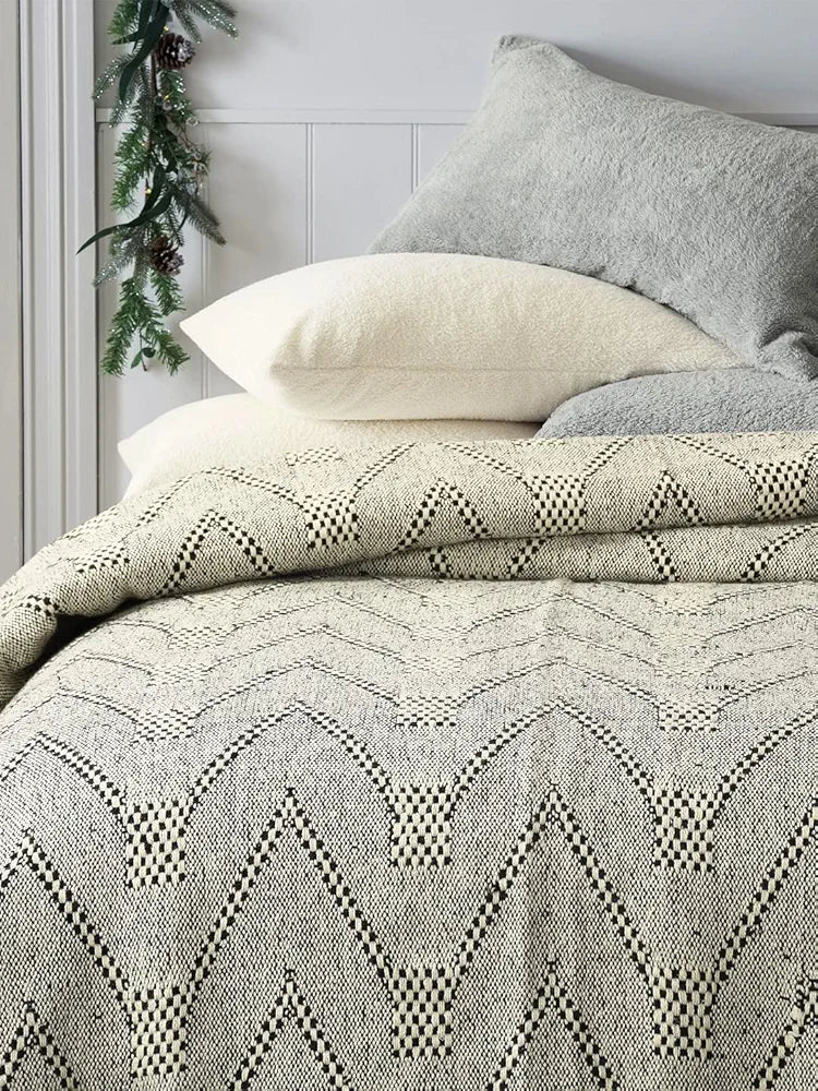 Sashaa World Zig Zag Super Soft & Breathable Cotton Throw Blanket Colour Grey/Black