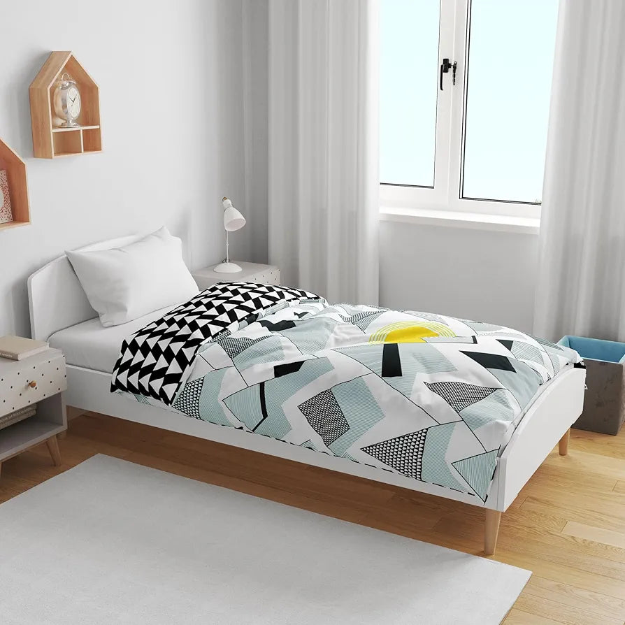 Divine Casa 120 GSM Microfiber Single Kids Dohar Soft & Lightweight Throw Blanket Geometric Triangles Pattern Colour Black & White