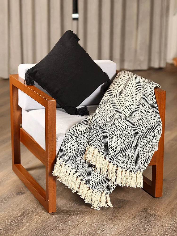 Sashaa World Unique Geometric Throw Bedcover Colour Black/ Grey