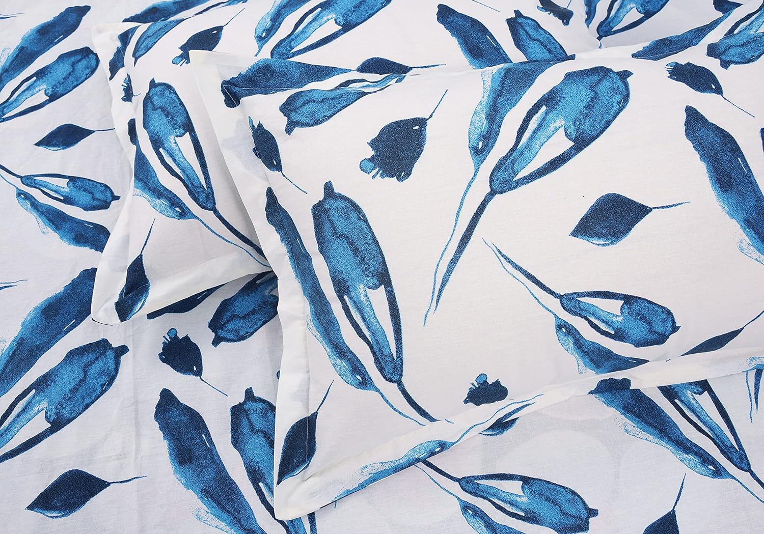 Huesland by Ahmedabad Cotton 144 TC Cotton King Size Bedsheet with 2 Pillow Covers - White & Blue