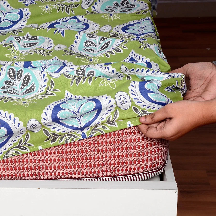 Divine Casa 100% Cotton 144 TC Fitted Printed Bedsheet for King Bed Soft-Touch Skin-Friendly Bedsheet Colour Apple Green