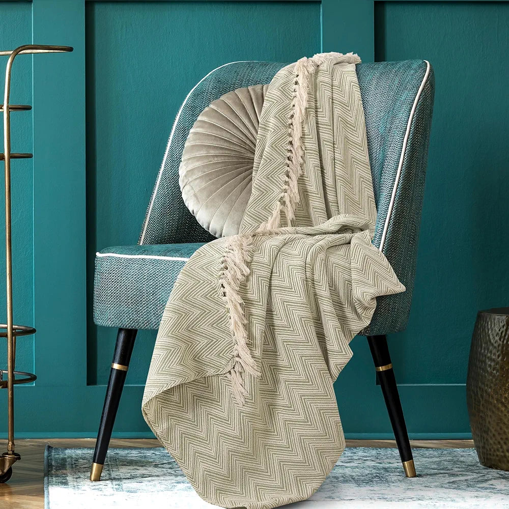 Sashaa World Zig Zag Patterned Green Ivory Woven Throw Colour Green/white