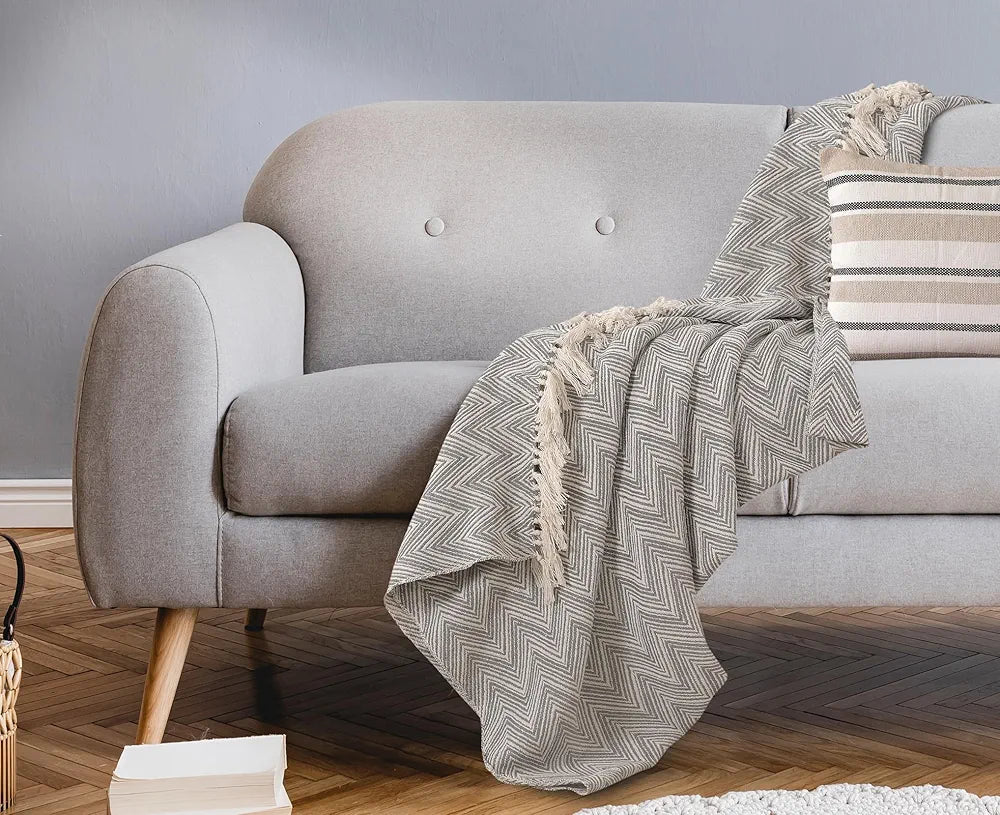 Sashaa World Zig Zag Patterned Grey Ivory Woven Throw Colour Grey/white