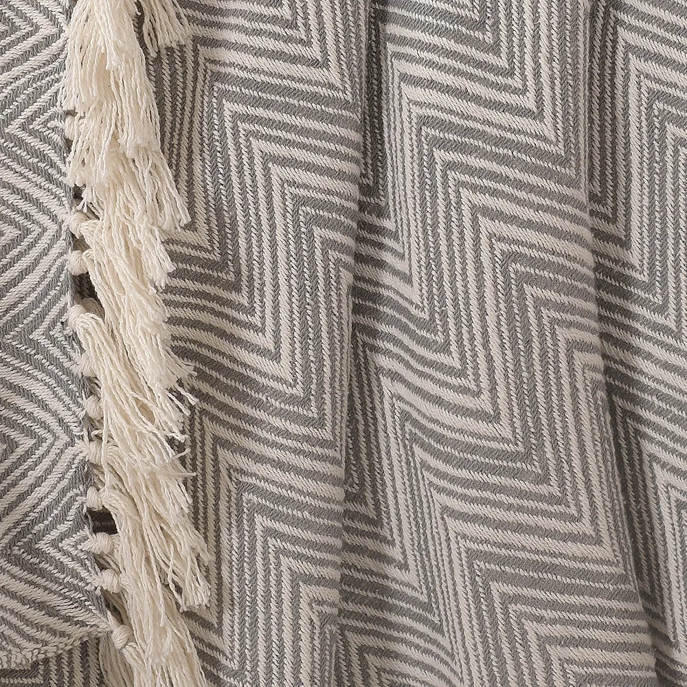 Sashaa World Zig Zag Patterned Grey Ivory Woven Throw Colour Grey/white