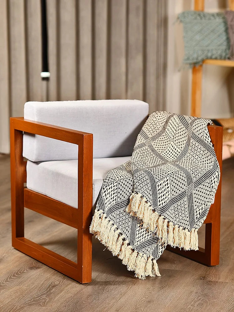 Sashaa World Unique Geometric Throw Bedcover Colour Black/ Grey