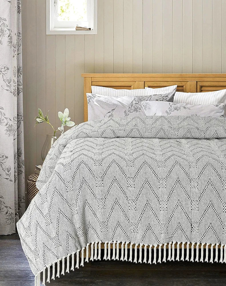 Sashaa World Zig Zag Super Soft & Breathable Cotton Throw Blanket Colour Grey/Black