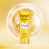 Pond's Detan Face Wash | Vitamin C & Niacinamide | Tan Removal | Brightening